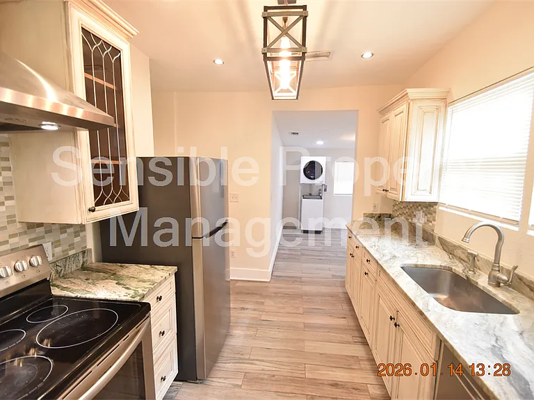 907 E Patterson St — Photo 13