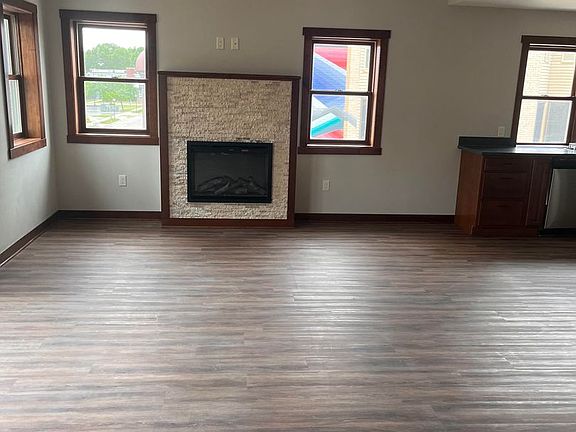 3rd image of 8 S Jackson St #201