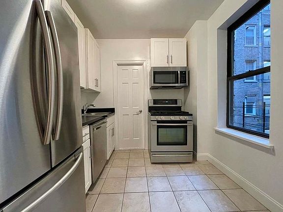 3rd image of 22 W 77th St #21C
