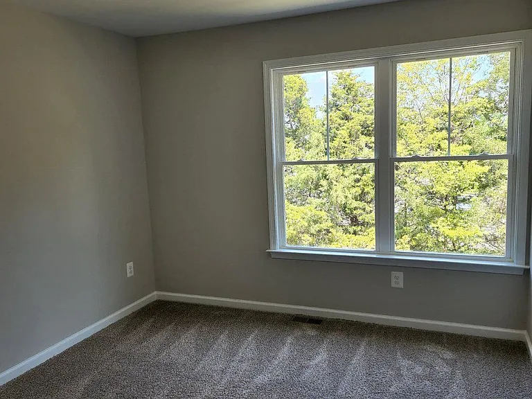 111 Coralyrose Ct — Photo 13