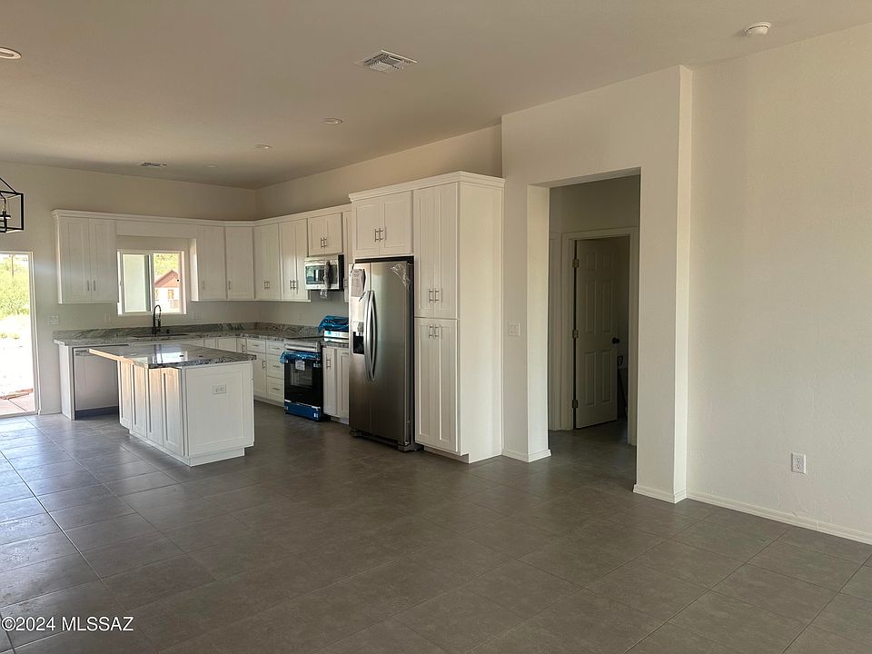 2nd image of 1034 Calle Coyote