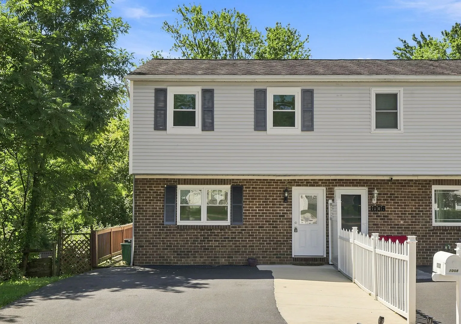 Spacious 3BR/2BA Home with Private Yard & Driveway — Photo 1