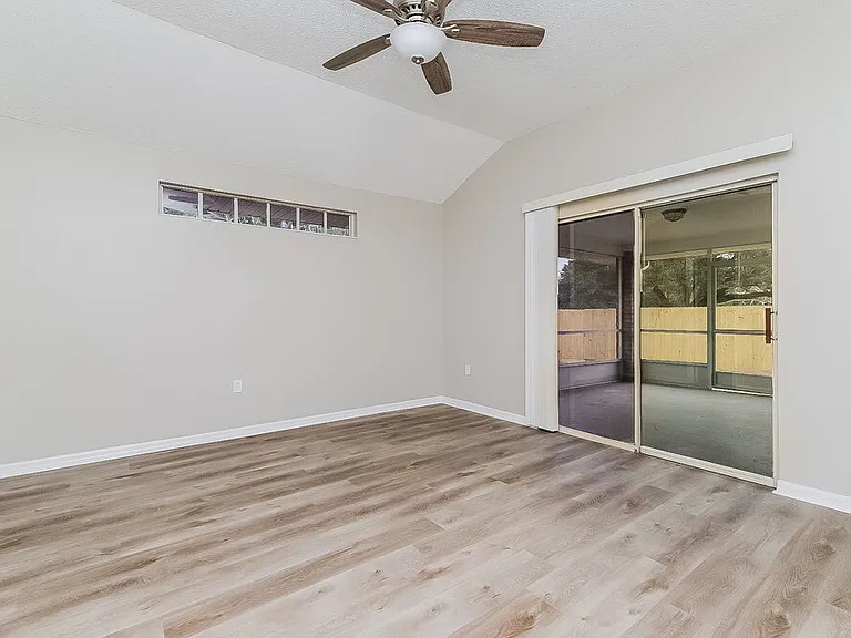 807 Greenbelt Cir — Photo 9