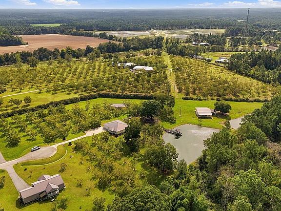3rd image of 210 Arrowhead Dr