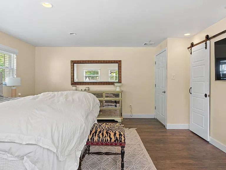 2205 Mary Ln — Photo 17