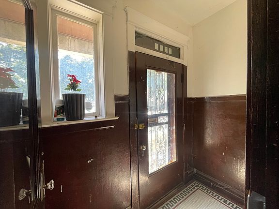2nd image of 1506 S Trumbull Ave