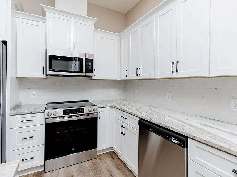 1009 Northside Dr — Photo 6