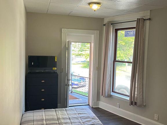 2nd image of 1001 Park Ave APT 2