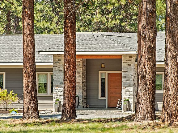 Home Photos (3 of 43)>