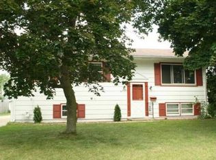 2120 Pioneer Rd, Janesville, WI 53546