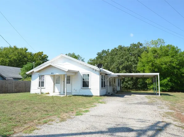 831 N Prairieville St, Athens, TX 75751