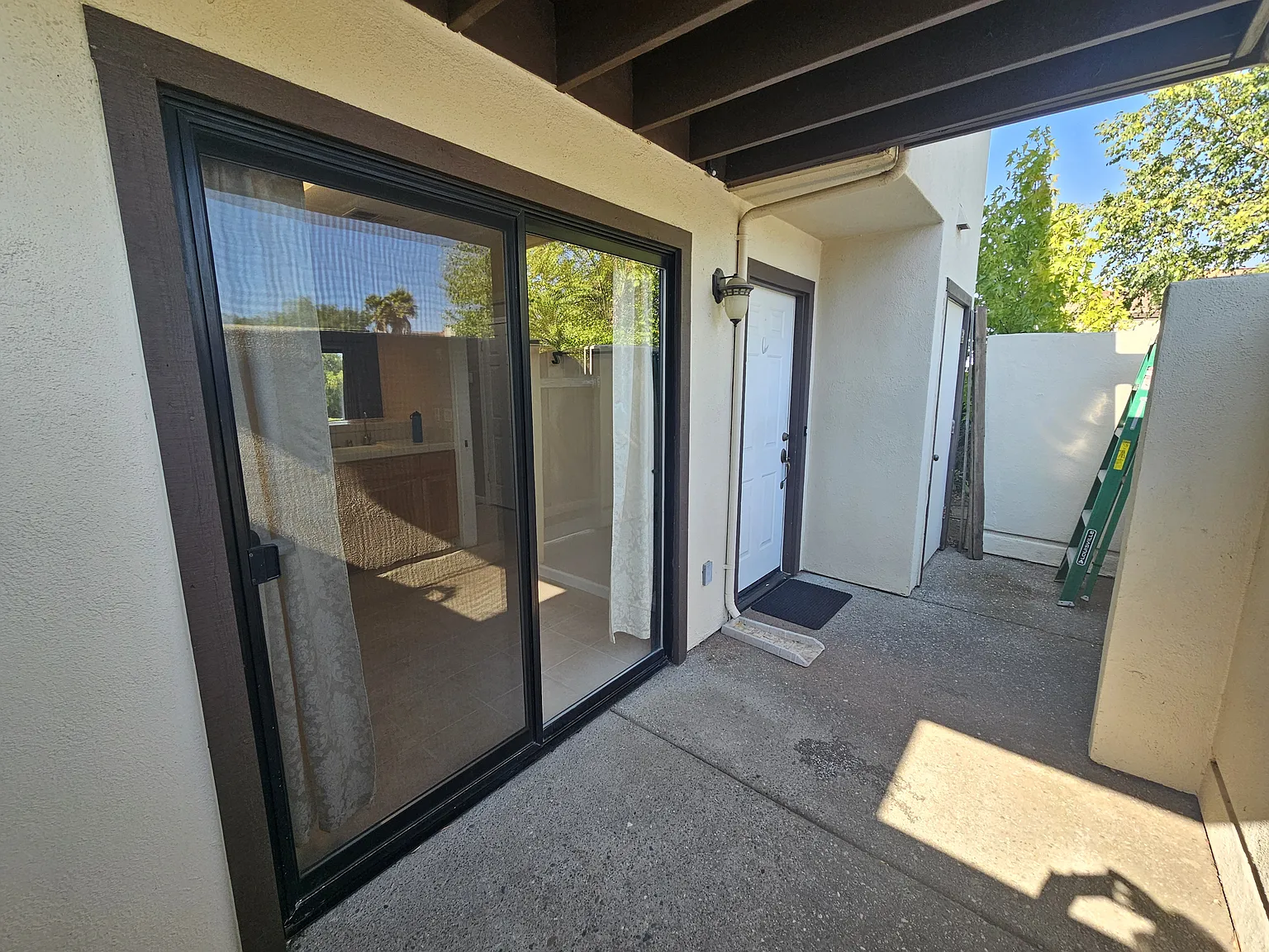 2 bed, 2.5 bath, 1387 sqft, $2,650 — Photo 2