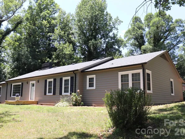 415 High Cir NW, Lenoir, NC 28645