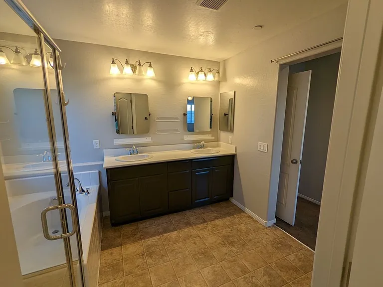 7760 Floral Fabric Ct — Photo 22