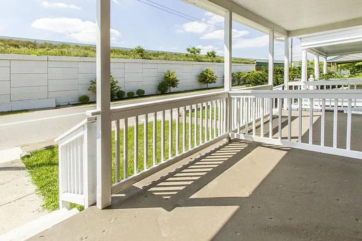 3 bed, 2.5 bath, 1818 sqft, $1,750 — Photo 2