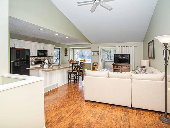 4th image of 1326 Gleneagle Trail #94