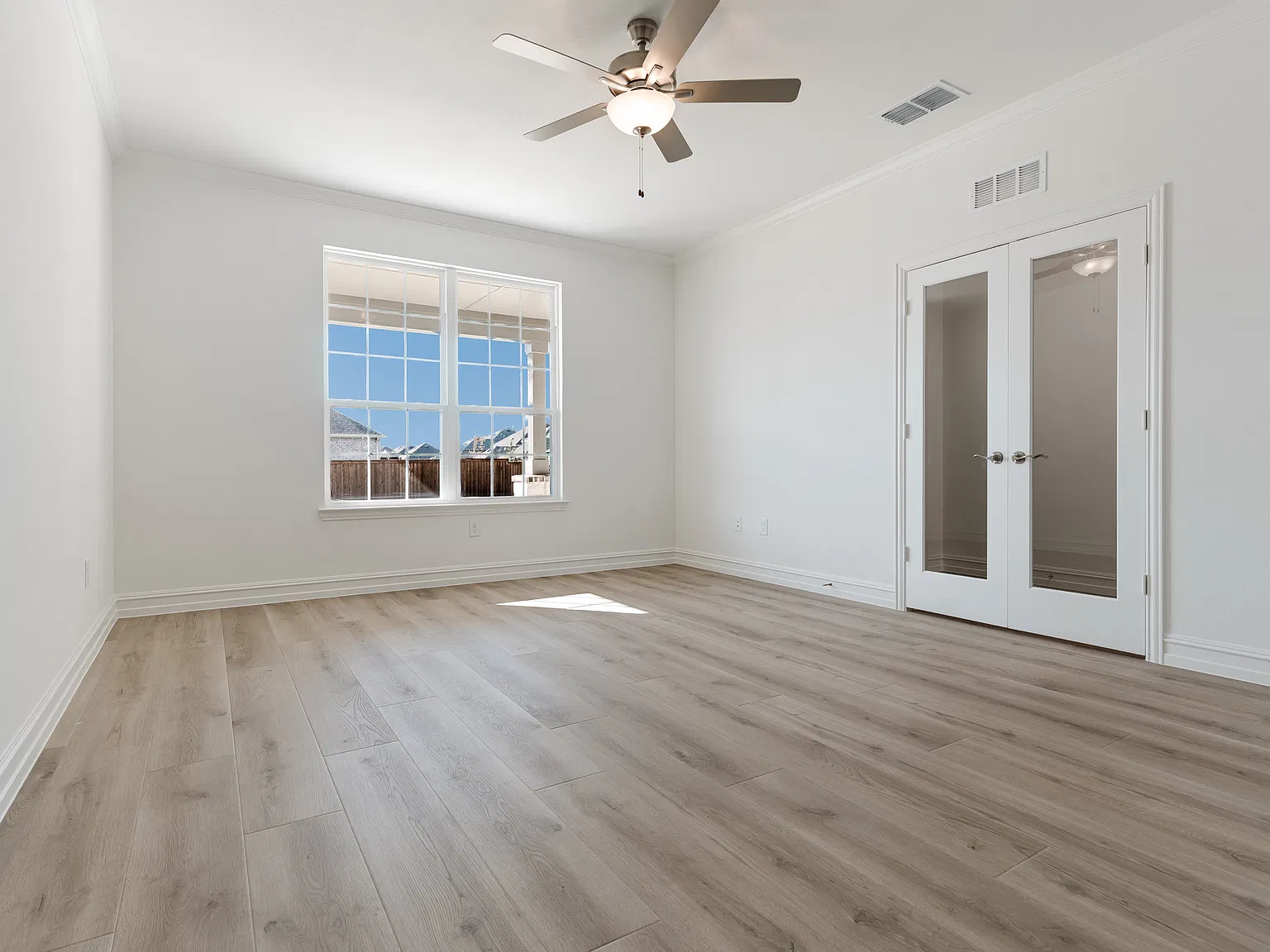 3 bed, 1952 sqft, $2,800 — Photo 3