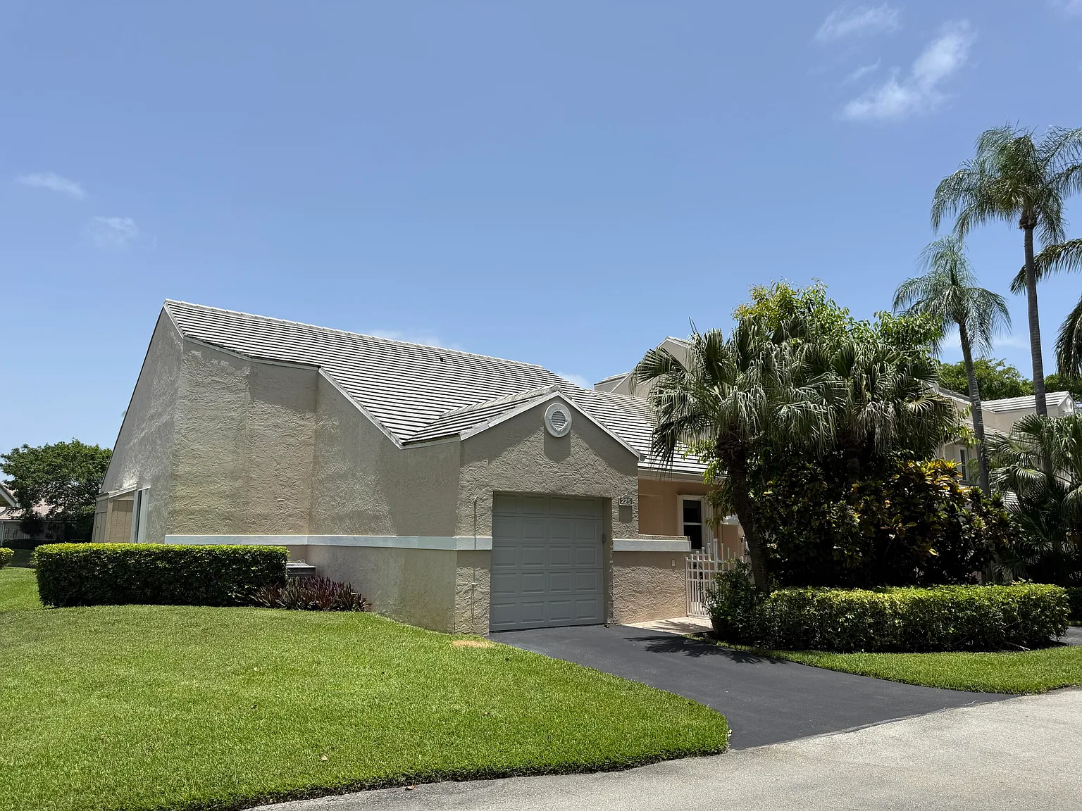 3 bed, 2.0 bath, 1842 sqft, $4,200 — Photo 1