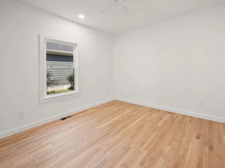 438 W Stansifer Ave — Photo 7