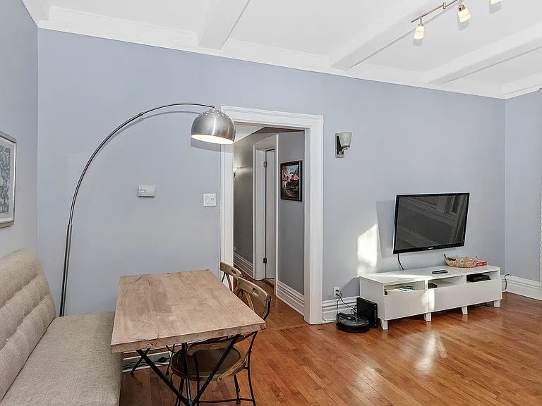 4022 N Clarendon Ave #201 — Photo 6