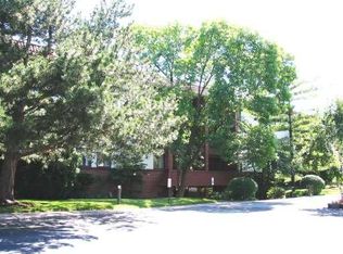 2046 Saint Johns Ave APT 2F, Highland Park, IL