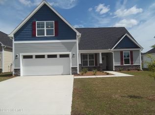 916 Terraces Ln, Hampstead, NC 28443