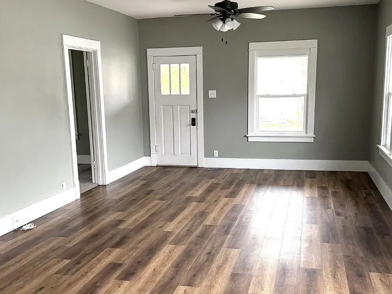 512 E Yerby St — Photo 2