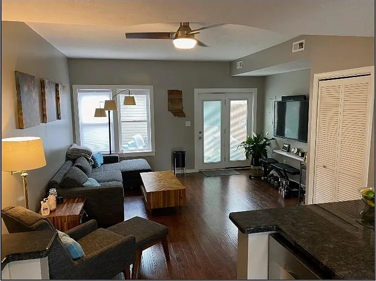 675 E Merrill St — Photo 1