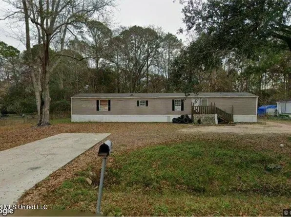 3702 Pineview Dr, Pascagoula, MS 39581