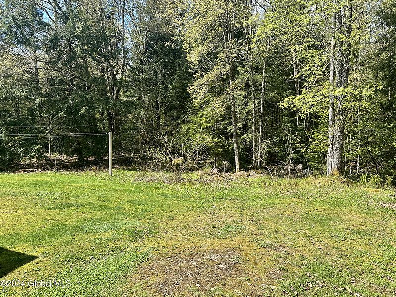 4th image of 867 County Highway 112