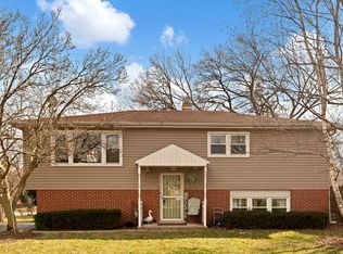 10927 Liberty Grove Dr, Willow Springs, IL 60480