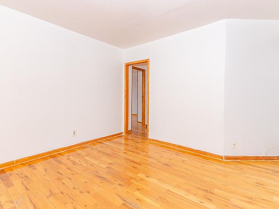 5th image of 134 Boerum St APT F2
