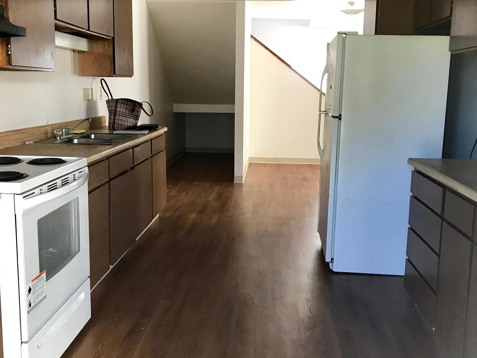 4 bed, 1750 sqft, $3,695 — Photo 3