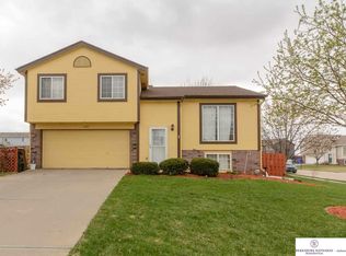1207 Rawhide Rd, Papillion, NE 68046