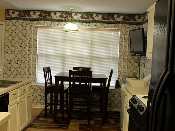 3rd image of 132 Stonebriar Dr