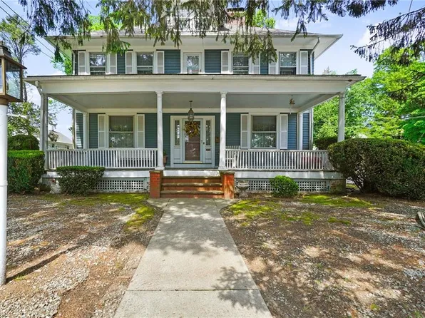 149 Woodward Rd, Providence, RI 02904