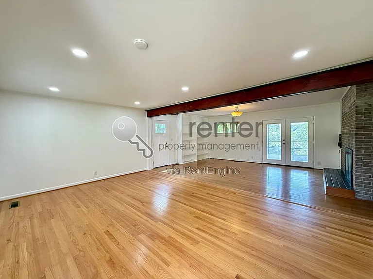 1406 Highland Way — Photo 3