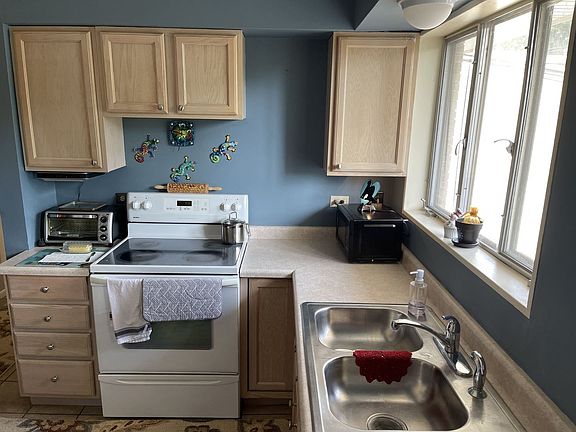 2nd image of 2 Garden Dr APT 8