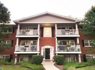 0S600 Old York Rd APT 304, Elmhurst, IL 60126