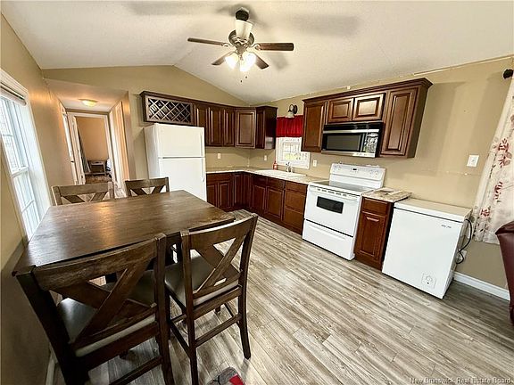 5th image of 224 Birchgrove Dr