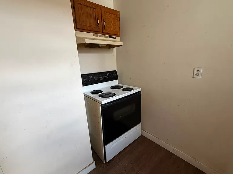 115 S Sherman St — Photo 3