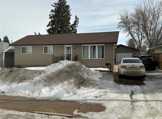 922 T Ave N, Saskatoon, SK S7L3C1