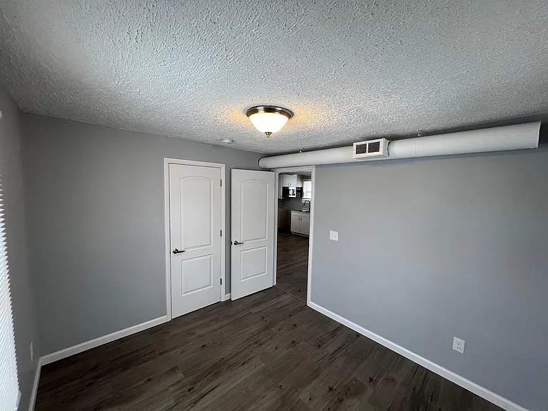1144 Campbell St — Photo 6