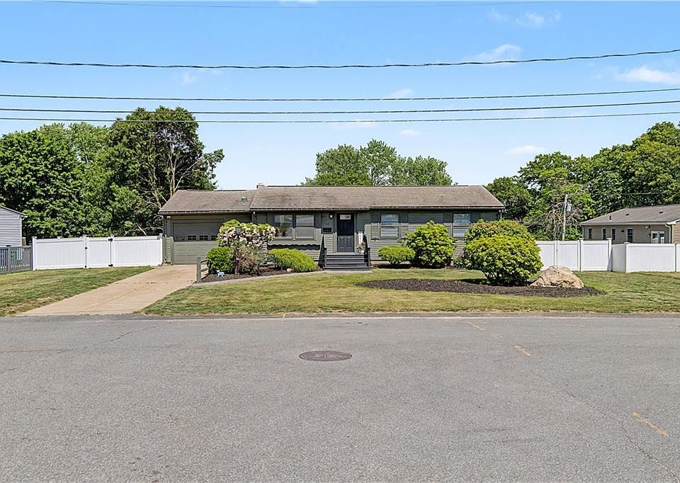 1st image of 162 Larchmont Rd