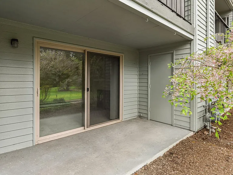 4635 W Lake Sammamish Pkwy SE #G105 — Photo 17