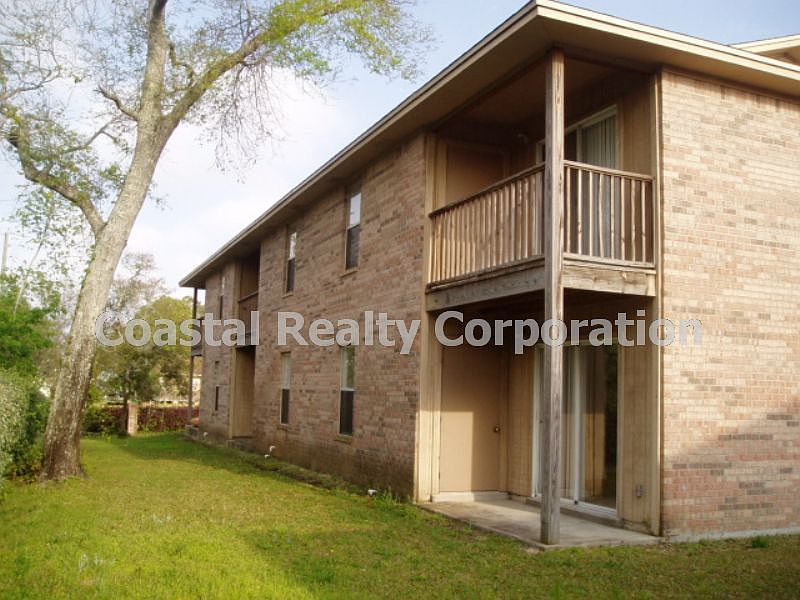 1st image of 895 Silverwood Unit 6