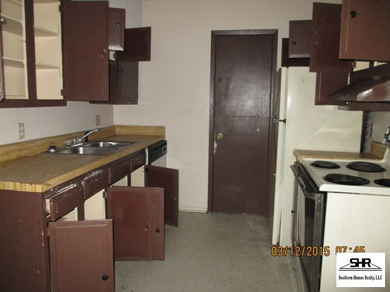 2nd image of 1111 Lake Dr #C