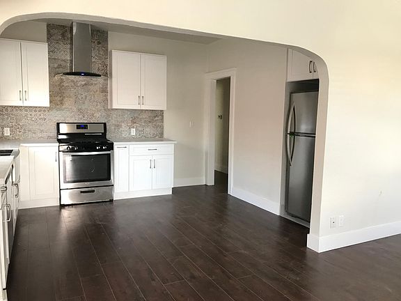 3rd image of 11310 Emelita St