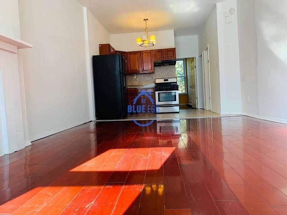 1st image of 467 Marion St #1