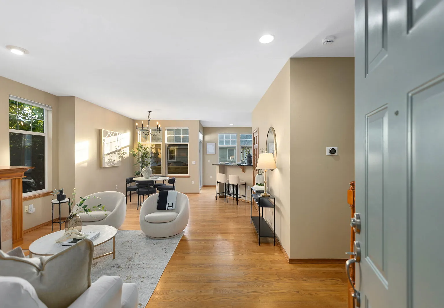 1/2 Off First Months Rent If Lease Signed By 9/1! Beautiful End-Unit Townhome In Highland Parc | ... — Photo 4